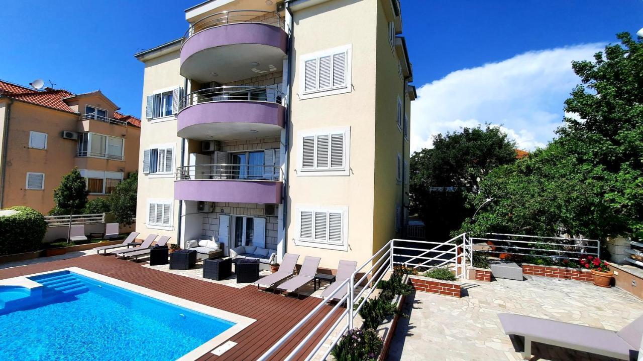 Sea View- Spacious Apartment With Shared Pool Спліт Номер фото