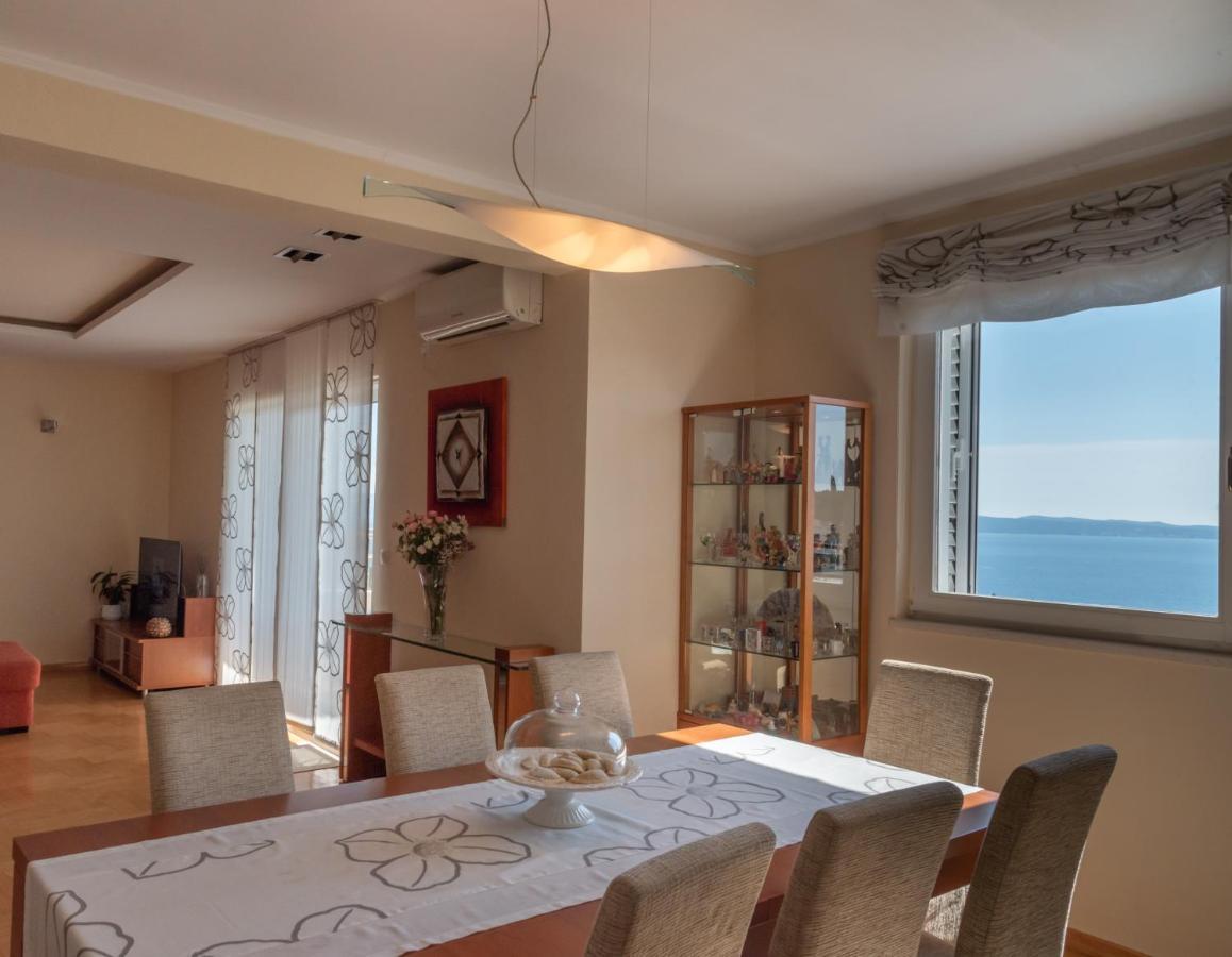 Sea View- Spacious Apartment With Shared Pool Спліт Екстер'єр фото